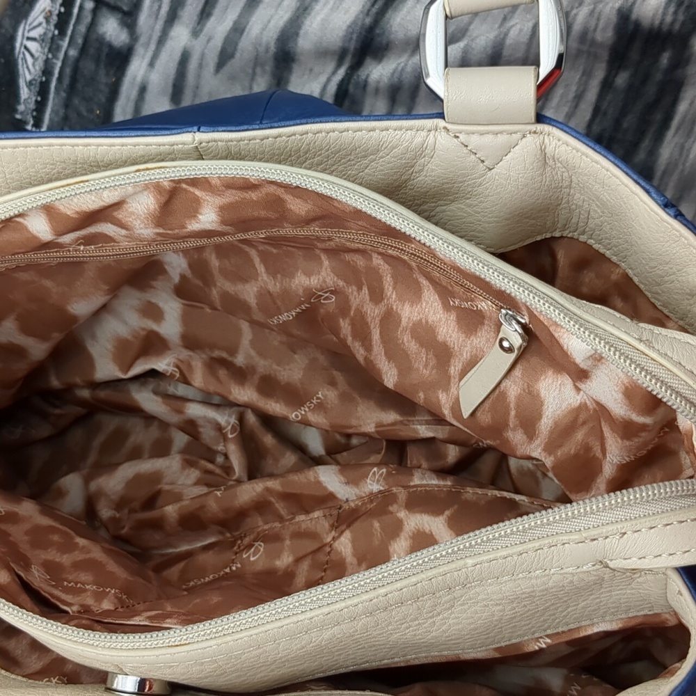 B makowsky blue and cream leather purse - Picture 9 of 15